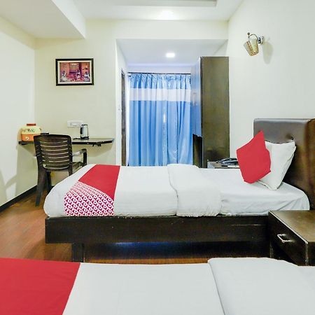 Oyo Hotel Dash Vadodara Exterior foto