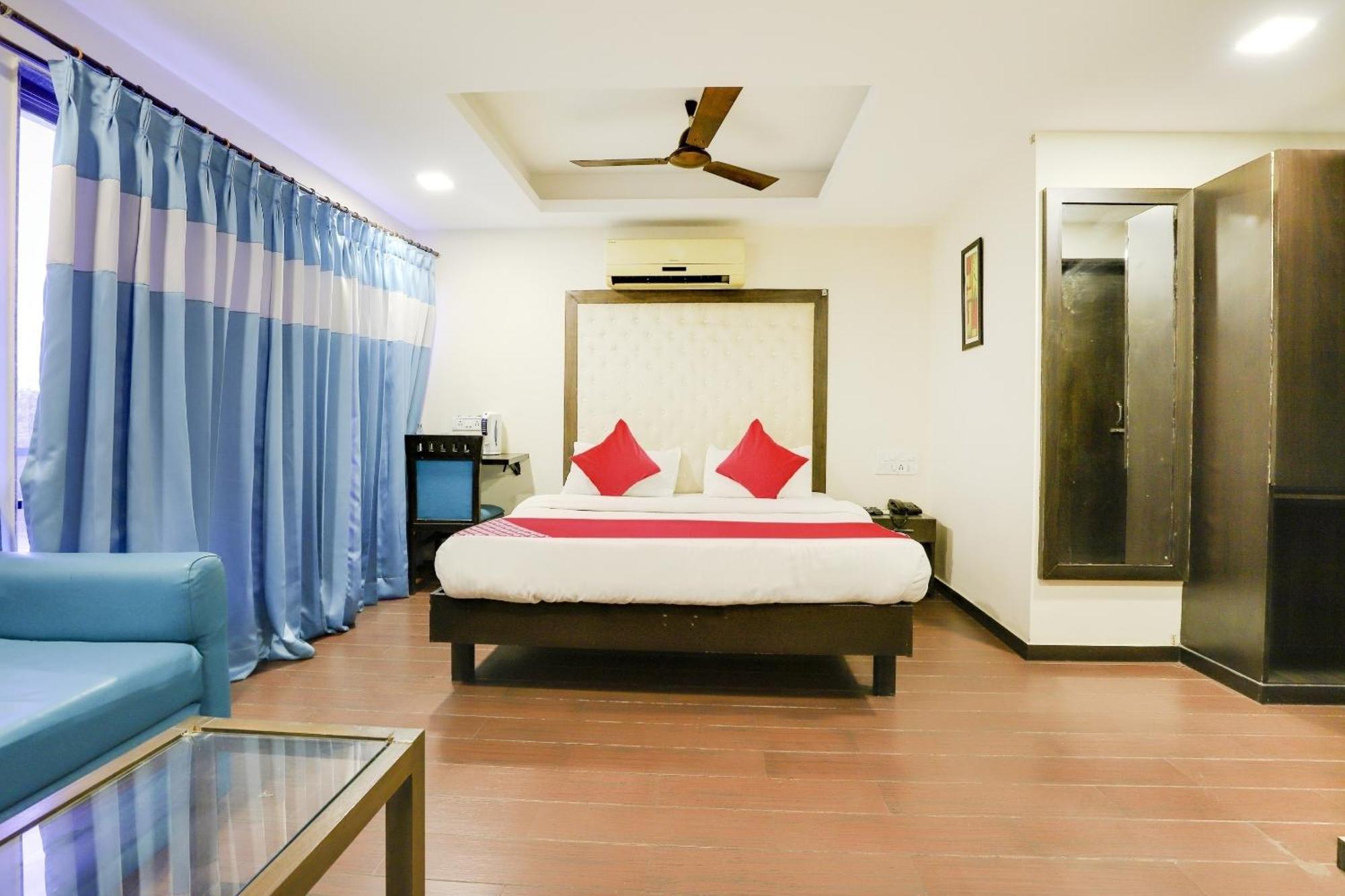 Oyo Hotel Dash Vadodara Exterior foto