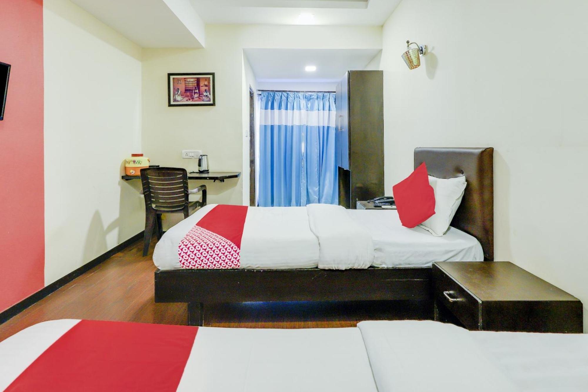 Oyo Hotel Dash Vadodara Exterior foto