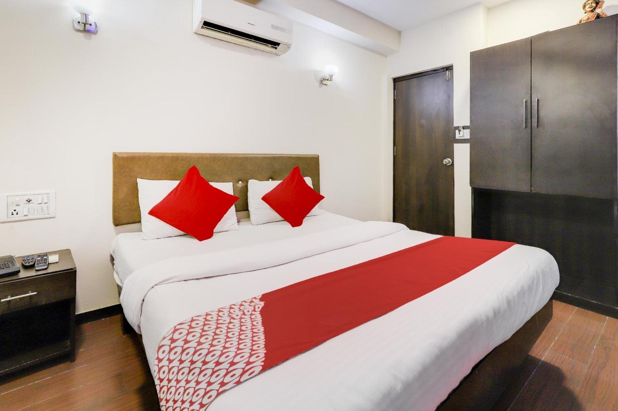Oyo Hotel Dash Vadodara Exterior foto