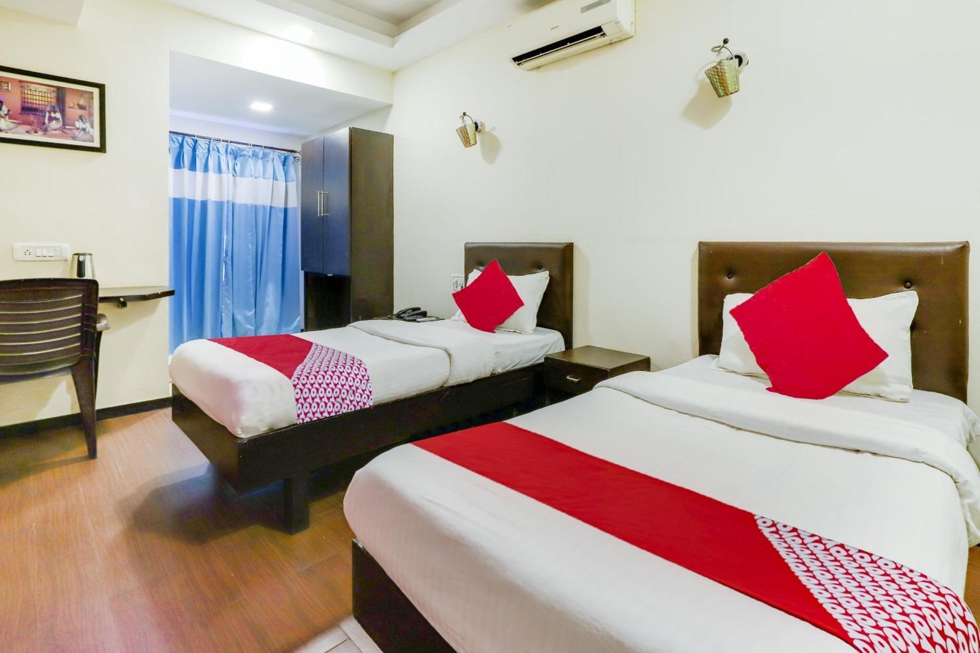 Oyo Hotel Dash Vadodara Exterior foto