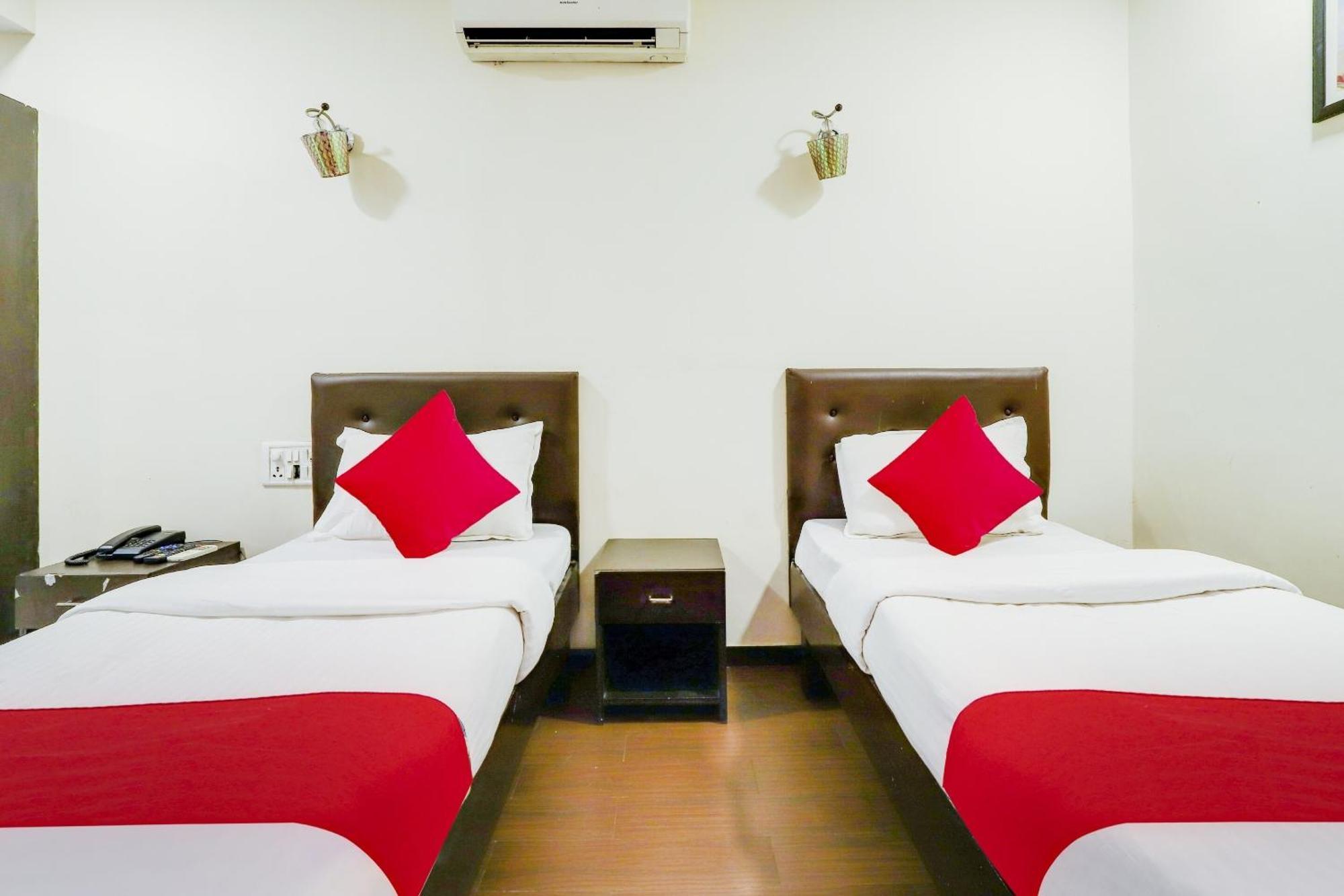 Oyo Hotel Dash Vadodara Exterior foto