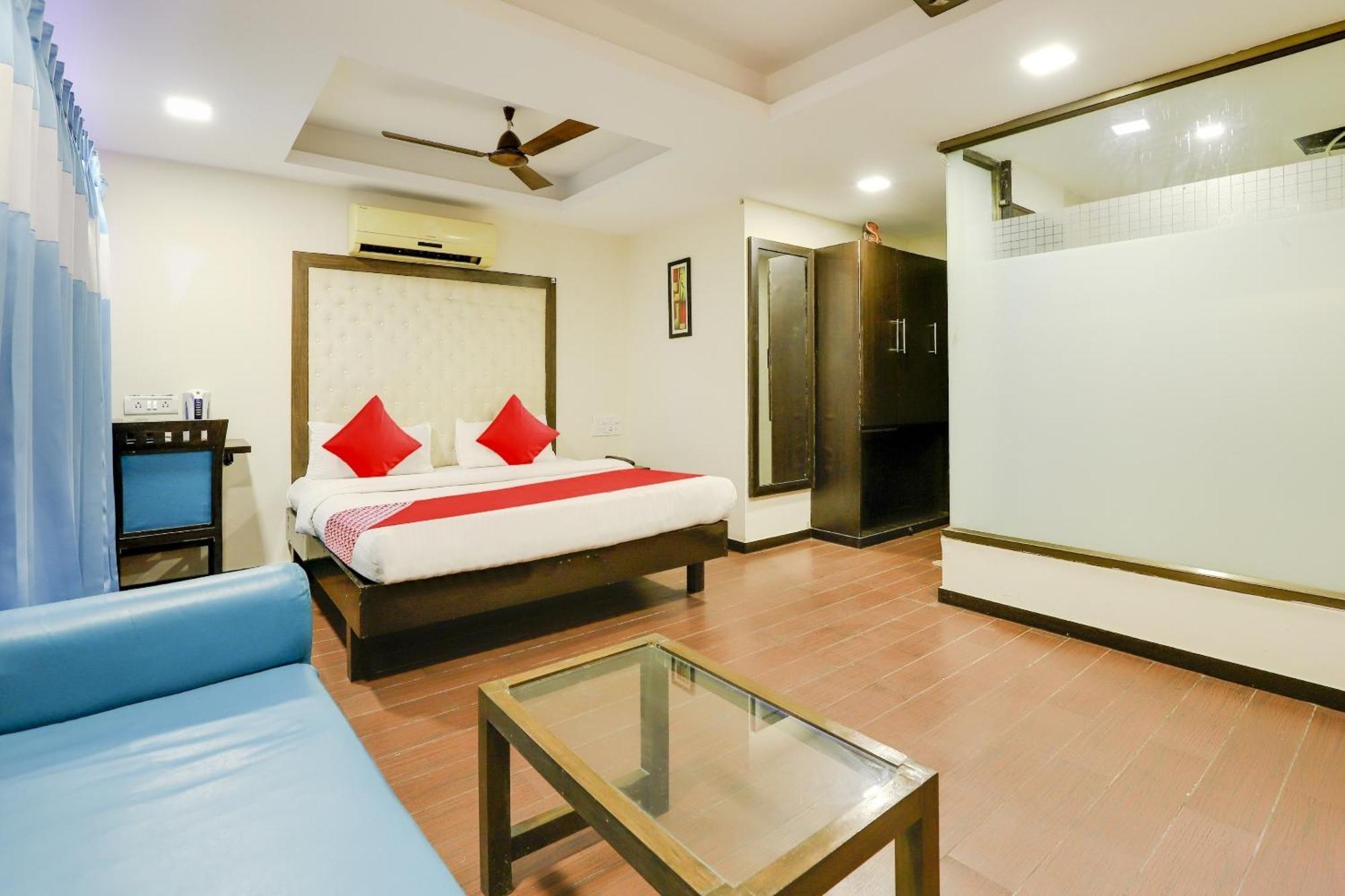 Oyo Hotel Dash Vadodara Exterior foto